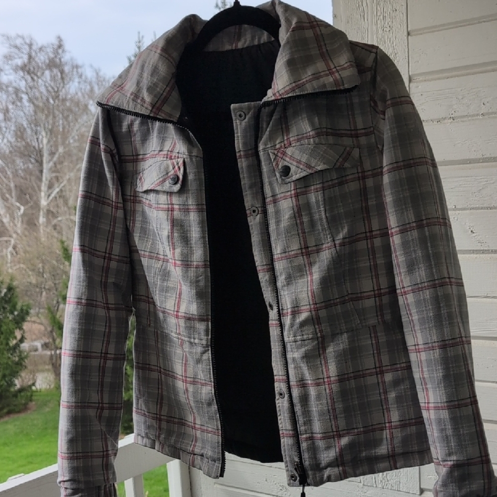 The North Face Black Quilted Women's Puffer Jacket - Picture 5 of 7